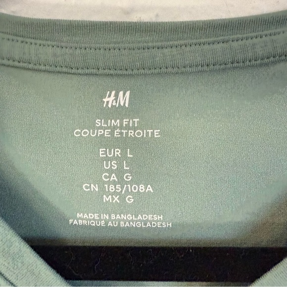H&M Sage‎ Green V-Neck T-Shirt - Picture 2 of 4